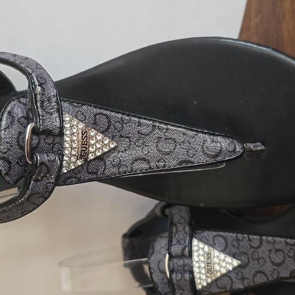 Guess Womens Thong T strap Sandals Gray/ Black Rhinestone bling tongs chic sz.10 - Picture 2 of 15